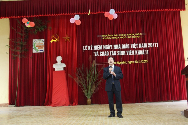 Khoa KHSS trường ĐHKH kỉ niệm ngày nhà giáo Việt Nam
