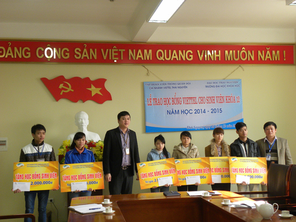 Lễ trao học bổng của công ty Viettel Thái Nguyên cho sinh viên có hoàn cảnh khó khăn, vươn lên trong học tập năm học 2014 - 2015_thumbnail