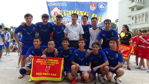 Khoa Văn – Xã hội vô địch đội nam Giải bóng đá sinh viên Trường ĐH Khoa học 2015_thumbnail