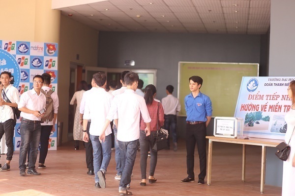 Đoàn thanh niên trường Đại học Khoa học chung tay góp sức ủng hộ đồng bào miền Trung_thumbnail
