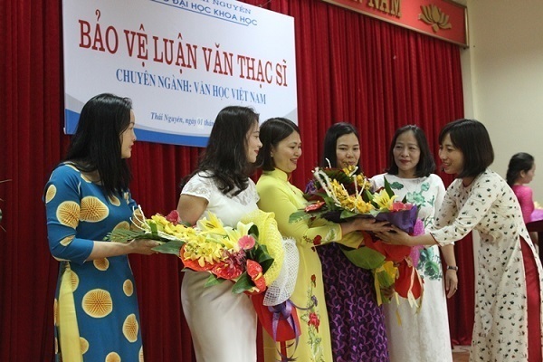 Lễ bảo vệ luận văn Thạc sĩ chuyên ngành Văn học Việt Nam K9_thumbnail